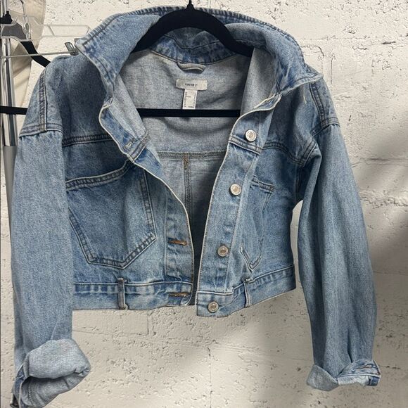 Denim Blue Women's Jacket Cropped NEVER WORN Jean Jacket Size Small Large Pocket - Picture 1 of 3